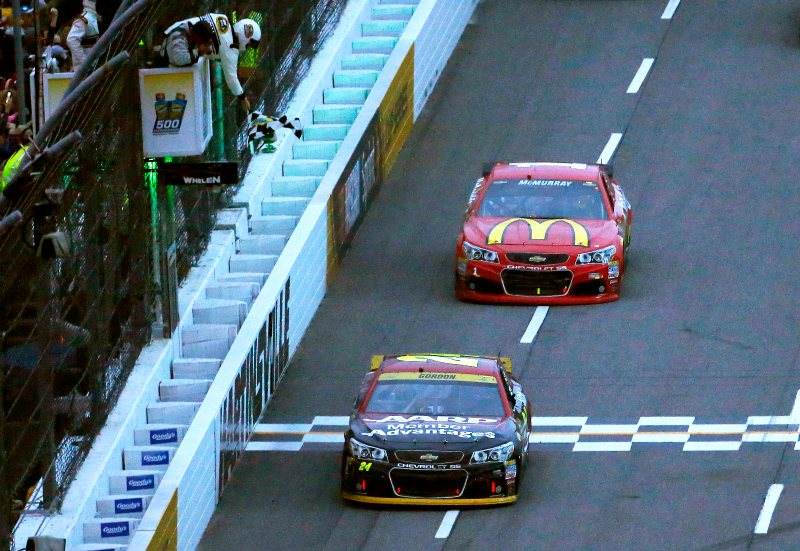 Illustration for article titled Jeff Gordon Finally Takes Emotional Win In His Last Season Of NASCAR